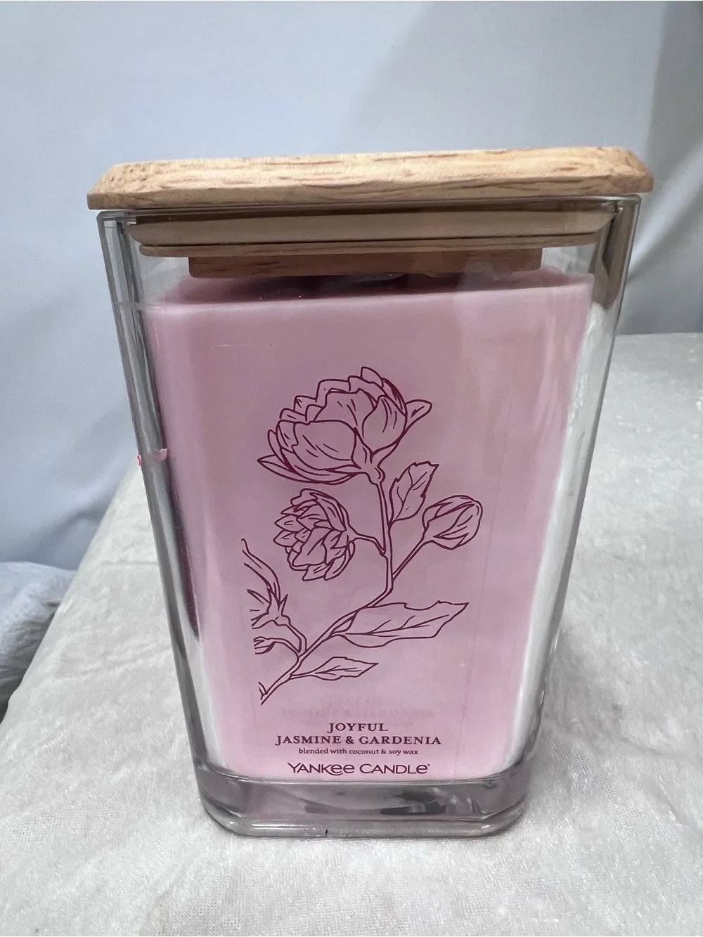 Yankee Candle Jar Jasmine Joyful & Gardenia 19.5 oz.